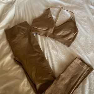 Crop shop boutique workout set